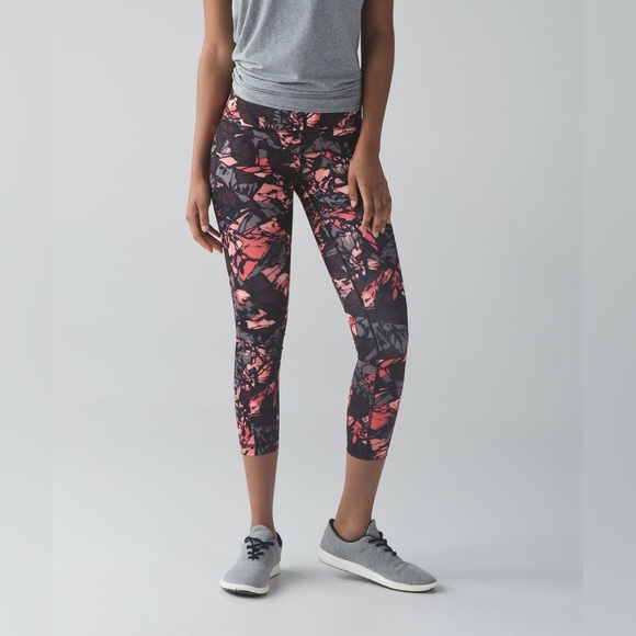 Lululemon High Times Pant (Full-On Luxtreme)
Paint Storm Espresso Multi Size 2 - Picture 1 of 8
